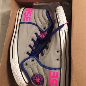 🎉🎉🎉NEW Pink and gray converse🎉🎉🎉