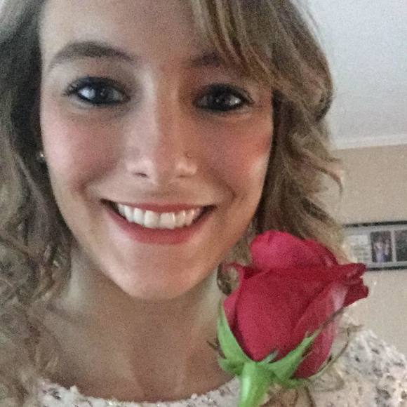 Meet your Posher, Kiersten - Picture 2 of 2