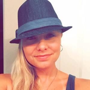 Meet your Posher, Roxanne