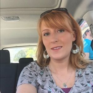 Meet your Posher, Emilee