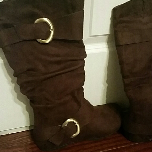 Suede Brown boots, never worn. Gift was too small