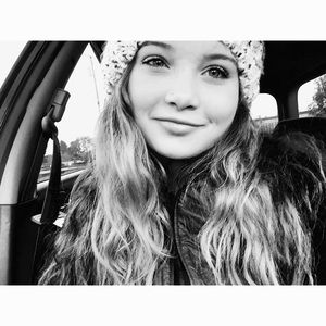 Meet your Posher, Chloe