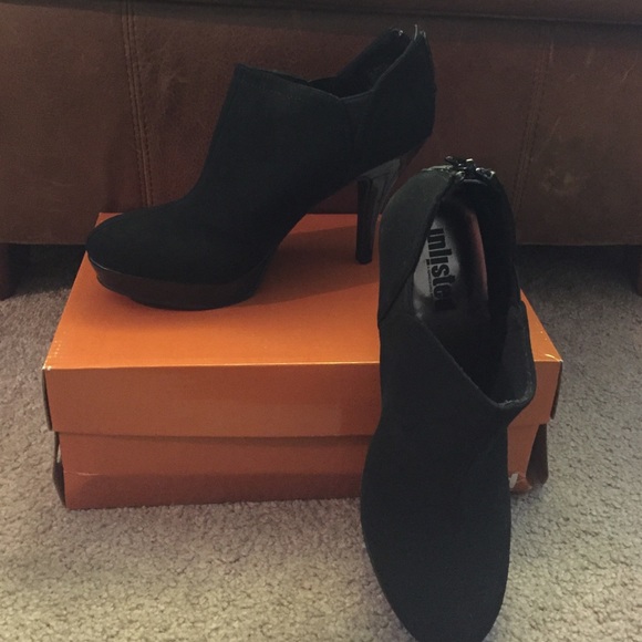 Black high heel suede booty
