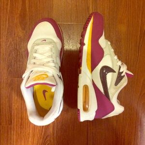 Nike Air Max 90 women's size 7