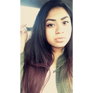 Meet your Posher, Daniela