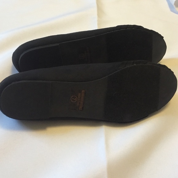 NWT black flats!! Brand new - Picture 3 of 4