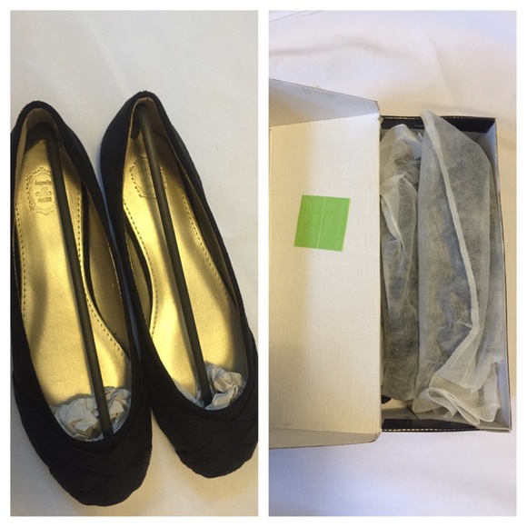 NWT black flats!! Brand new - Picture 4 of 4