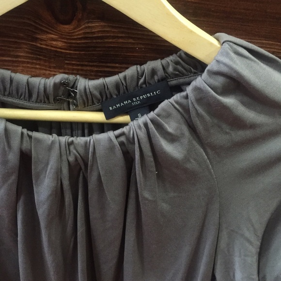 Banana Republic flowy top. Size S