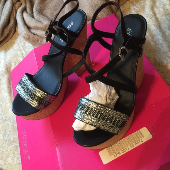 Shoedazzle Wedges - Picture 1 of 4