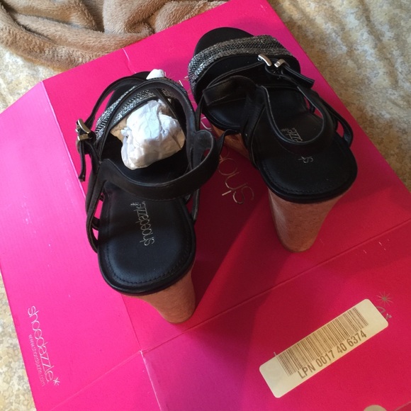 Shoedazzle Wedges - Picture 2 of 4