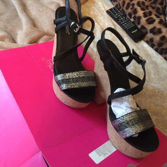 Shoedazzle Wedges - Picture 4 of 4
