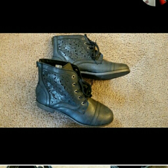 Beautiful black design ankle boots - Picture 2 of 3