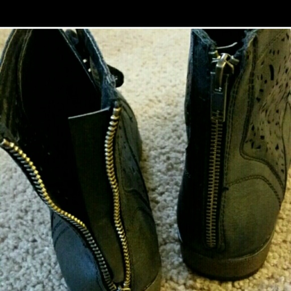 Beautiful black design ankle boots - Picture 3 of 3