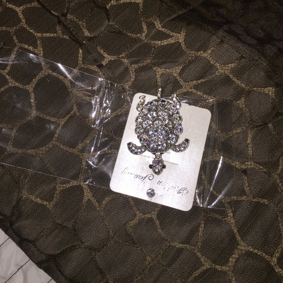 Brooches Clear stones turtle black eyes new