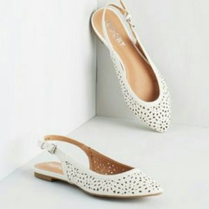 Slingback to Back shoe in white