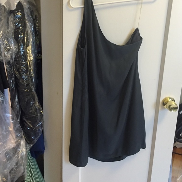 Cute one shoulder dress - Picture 4 of 4