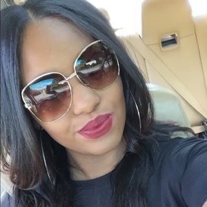 Meet your Posher, Tiffanee