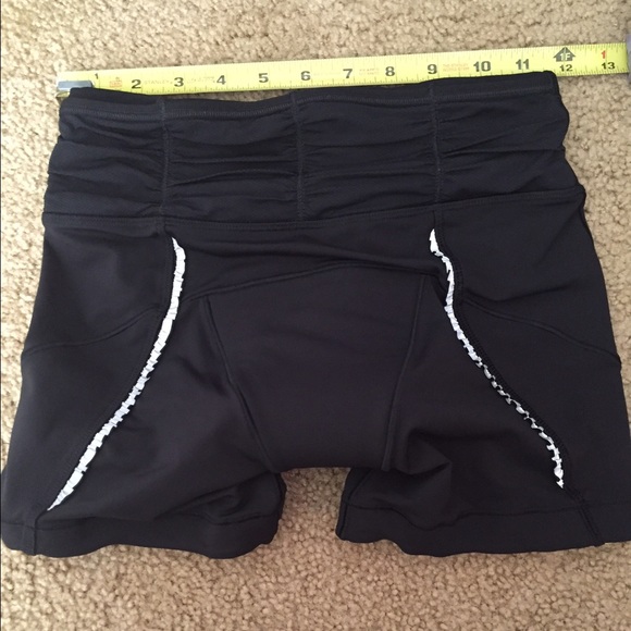 Lululemon bike shorts size 4