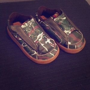 L.A.M.B. Toddler size 5.