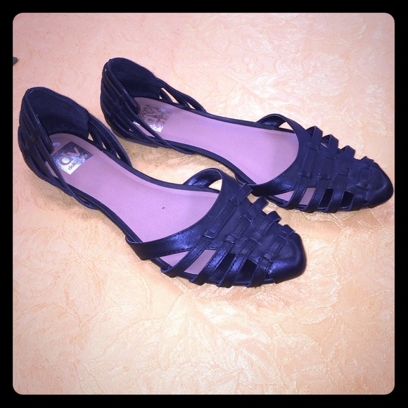 NWOT Black Dolce Vita slip on sandals