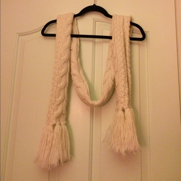 Long cable knit scarf