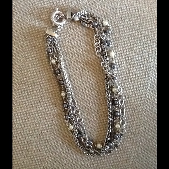 1 HOUR SALE💋Beautiful twist necklace