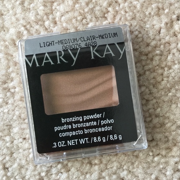 Mary Kay Bronzing Powder