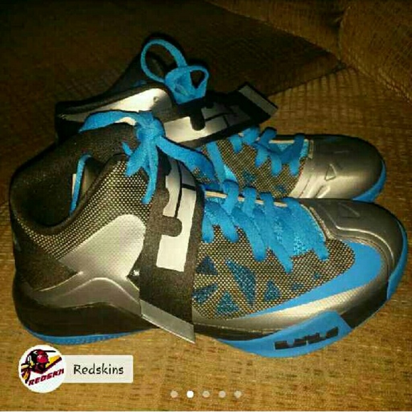 LeBron James Zoom Soldier 6