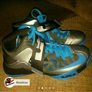 LeBron James Zoom Soldier 6