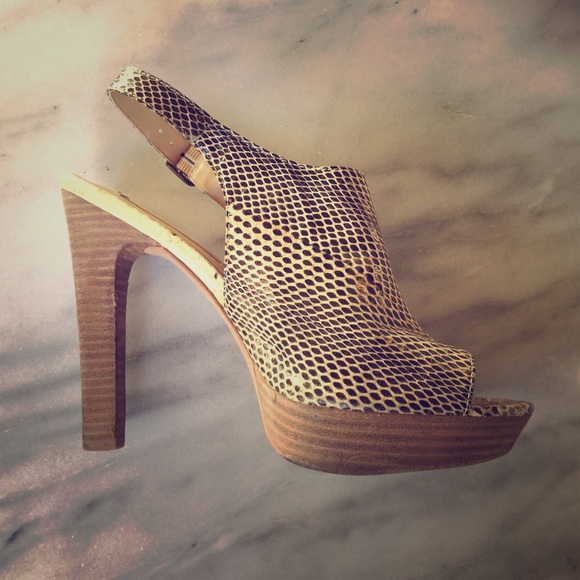 BCBG MAXAZRIA heels size 7