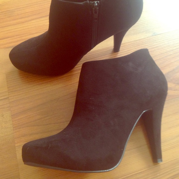 Call it Spring black heel bootie - Picture 1 of 3