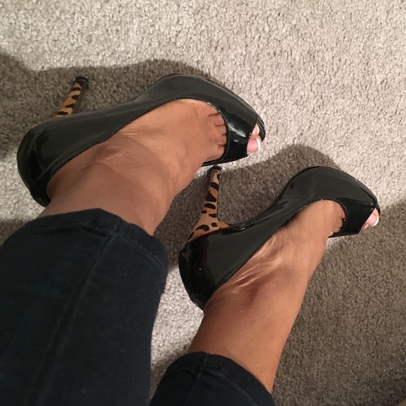 ❗️SOLD❗️Black Patent Leather PeepToe Leopard Heels - Picture 2 of 4