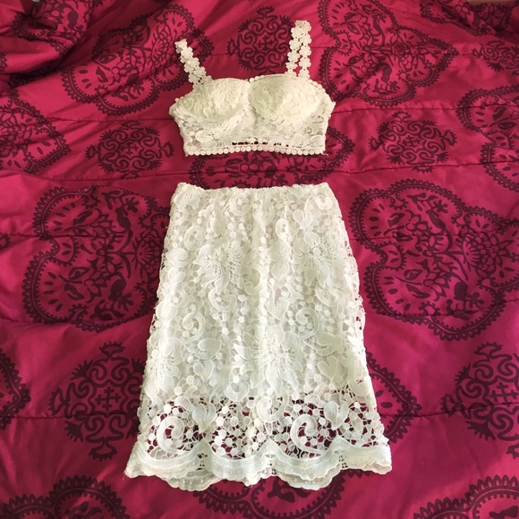 Dresses & Skirts - Stunning two piece lace dress