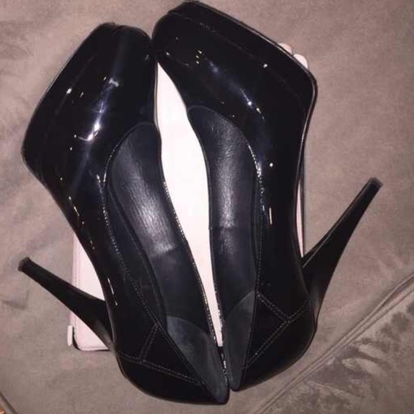 YSL Patent Pump - Picture 2 of 2