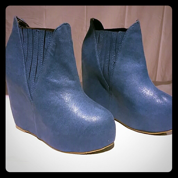 Retro High Wedge Blue Pump Booties