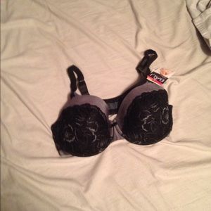 Three brand new Bali bra's still have tags.