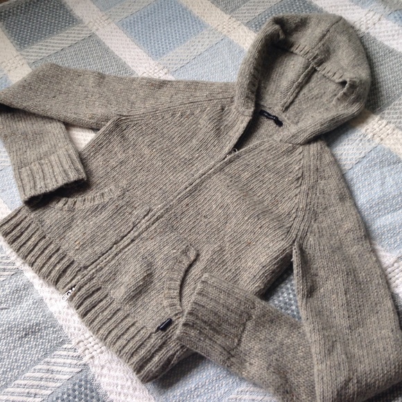 ABERCROMBIE & FITCH SWEATER - Picture 2 of 4