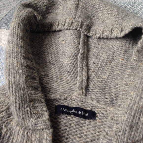ABERCROMBIE & FITCH SWEATER - Picture 3 of 4
