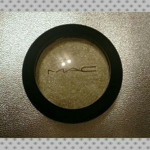 MAC pressed pigment