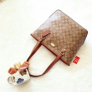 NWT COACH SIG ZIP TOTE