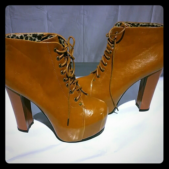 THICK HEELED OXFORD PUMP