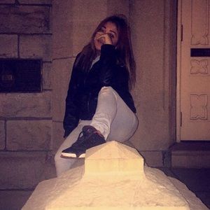 Meet your Posher, Jocey