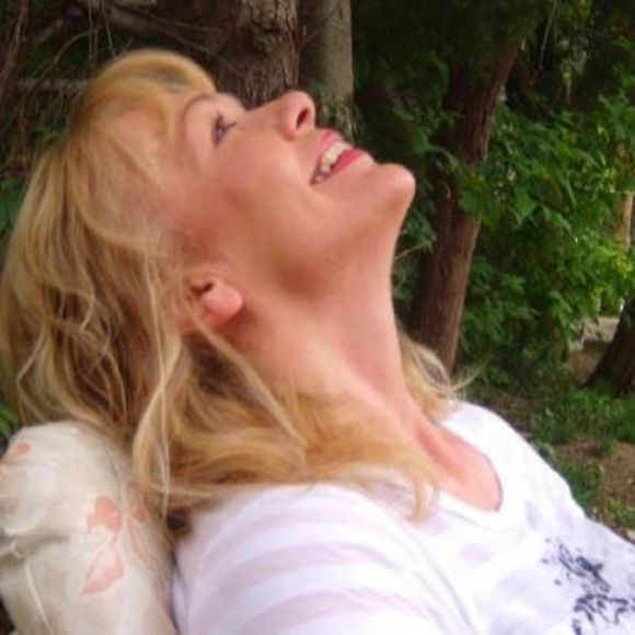 Meet your Posher, Cynthia