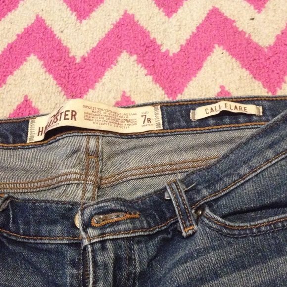 Hollister Jean - Picture 2 of 4