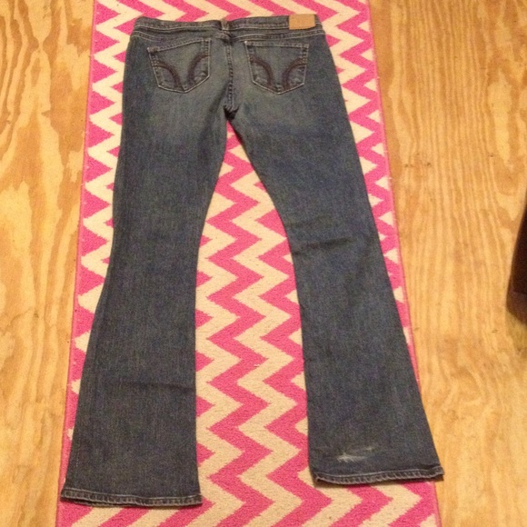 Hollister Jean - Picture 3 of 4