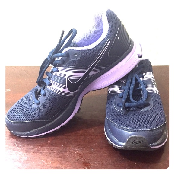 Nike 7.5 (dark blue / purple).