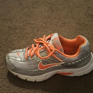 Nike Initiator Size 8