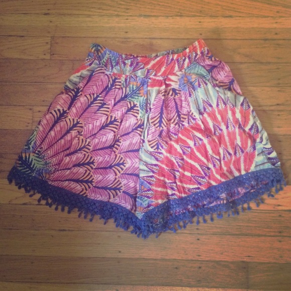 Super cute band of gypsies shorts