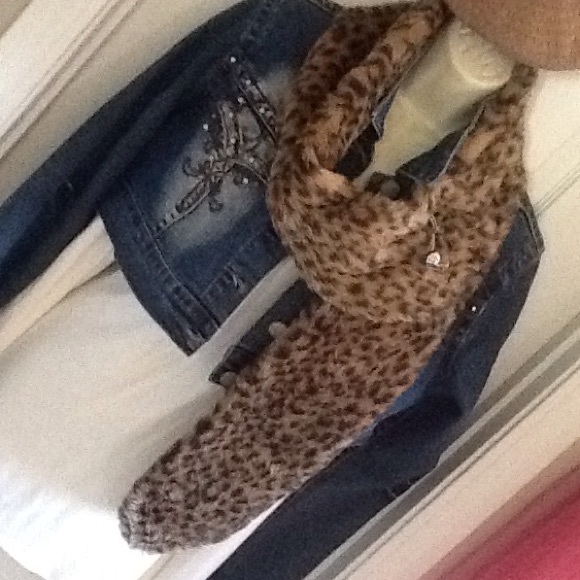 Never Worn H&M Leopard Scarf