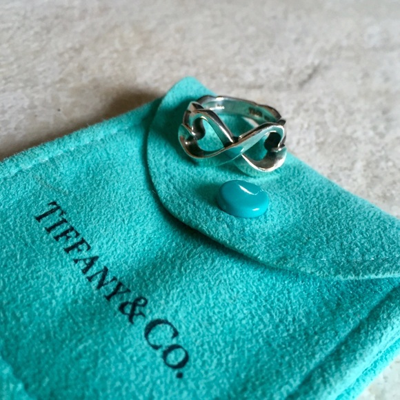 TIFFANY & CO. - Double Heart ring